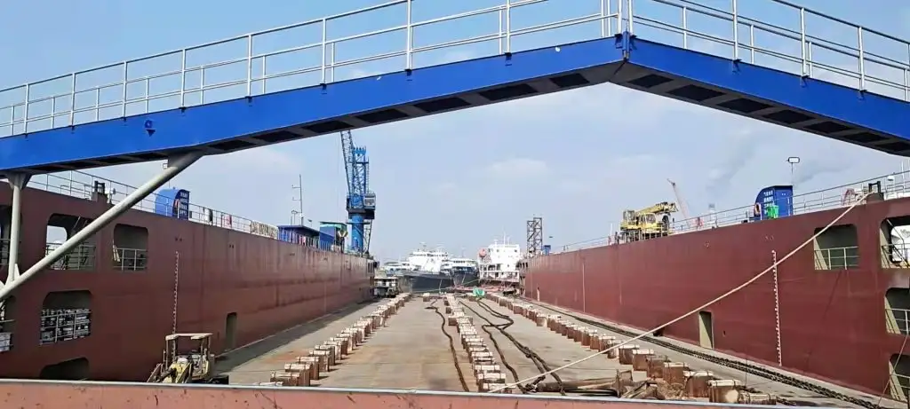 फ़्लोटिंग डॉक बिक्री के लिए