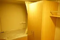 चालक दल की नाव बेचने के लिए