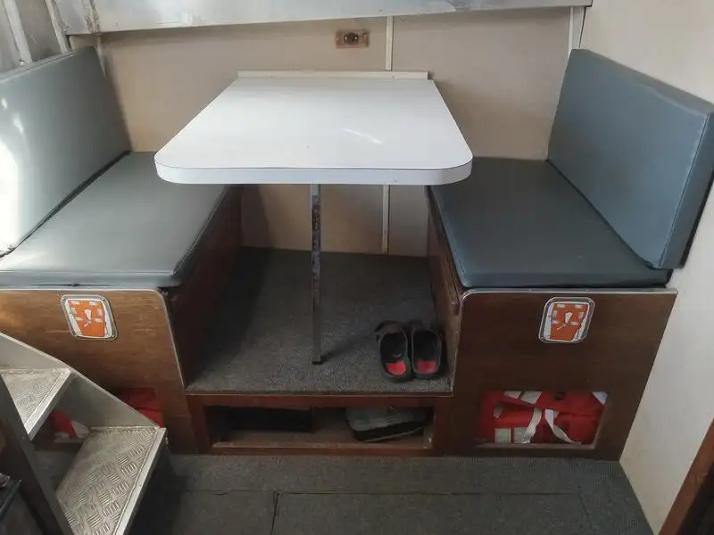 क्रू बोट बिक्री के लिए