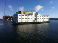 Floating hotel बेचने के लिए
