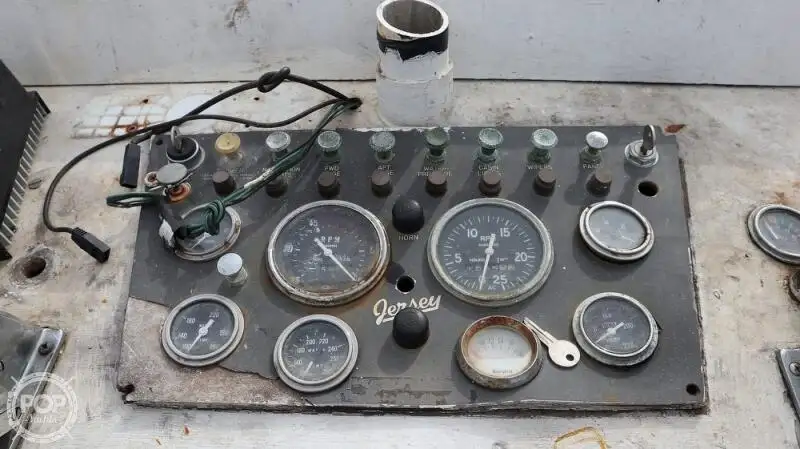 गश्ती नाव बिक्री के लिए