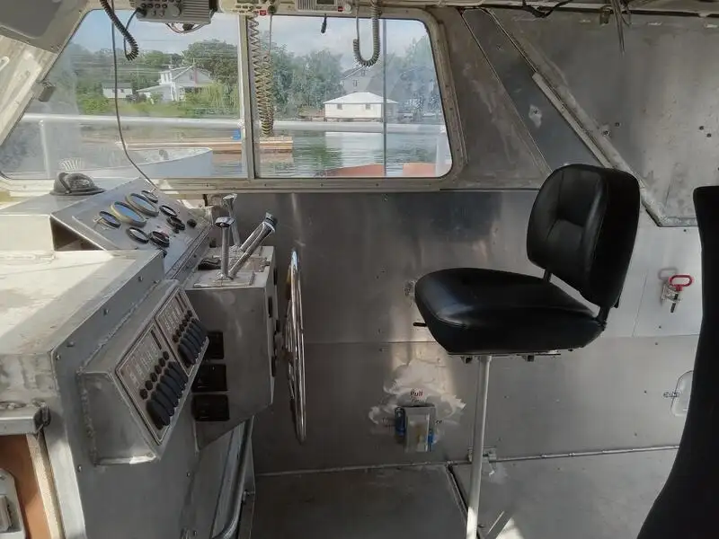 क्रू बोट बिक्री के लिए