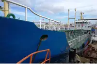 Oil/Chemical tanker बेचने के लिए