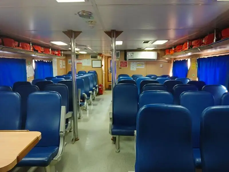 क्रू बोट बिक्री के लिए