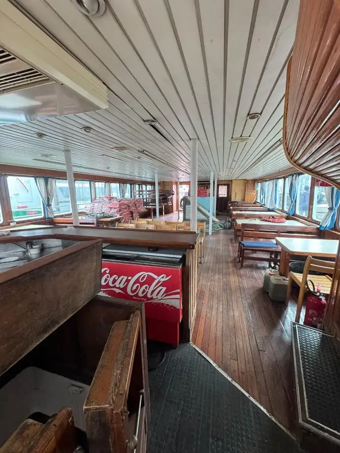 नौका पोत बेचने के लिए