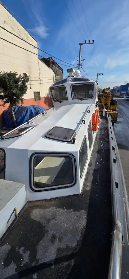 पायलट नाव बेचने के लिए