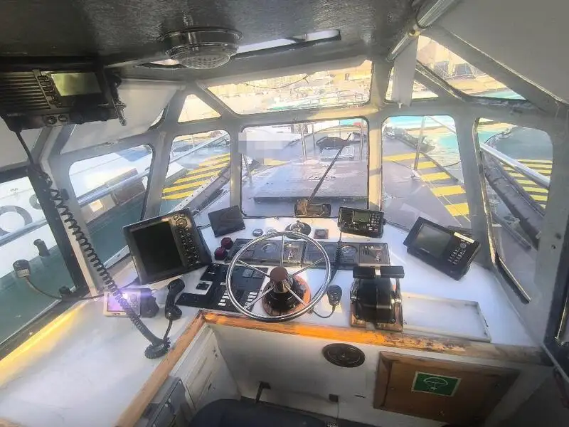 पायलट नाव बेचने के लिए