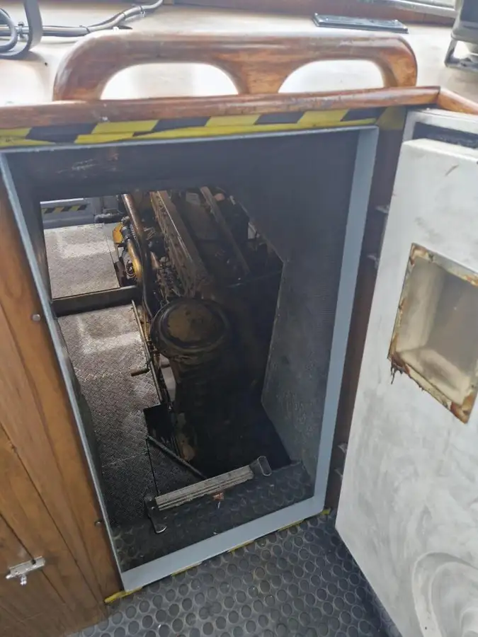 पायलट नाव बेचने के लिए