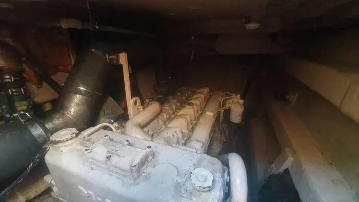 मोटर पोत बेचने के लिए