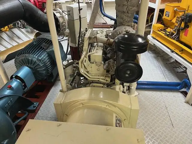 मत्स्य पालन ट्रॉलर बेचने के लिए