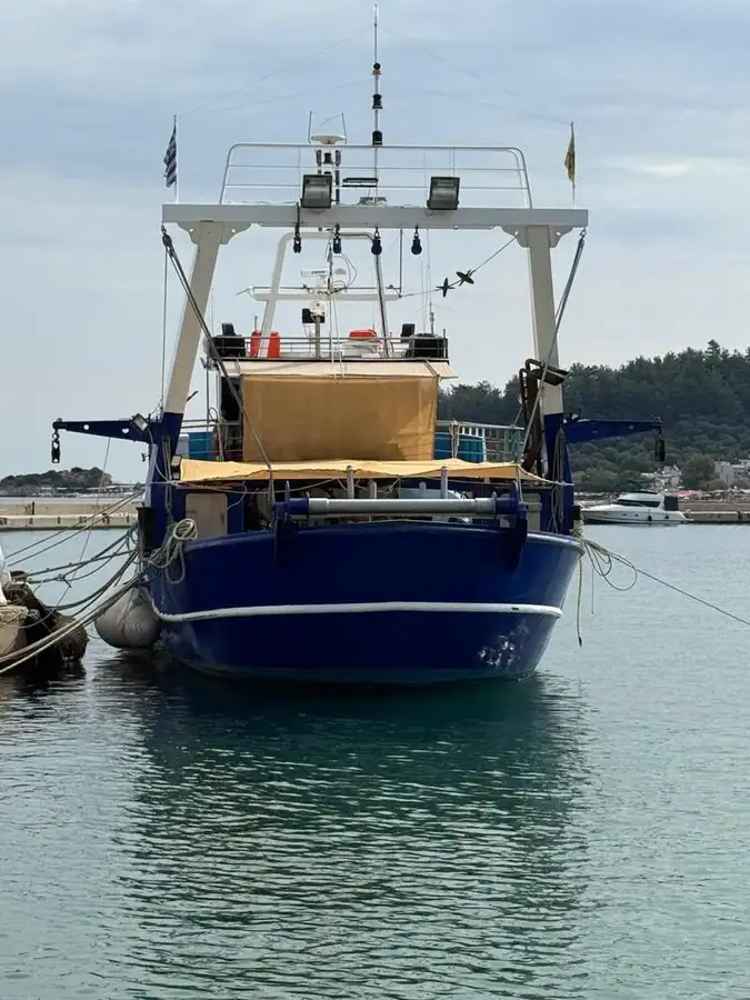 मत्स्य पालन ट्रॉलर बेचने के लिए