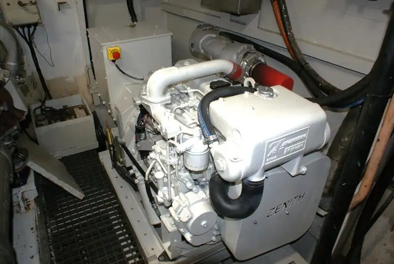 कटमरैन बेचने के लिए