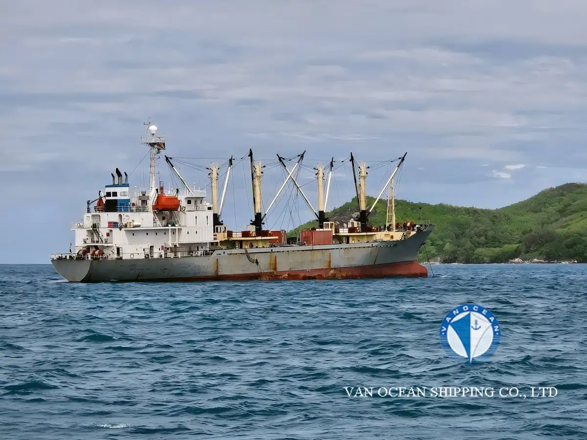 बादबानी जहाज बेचने के लिए