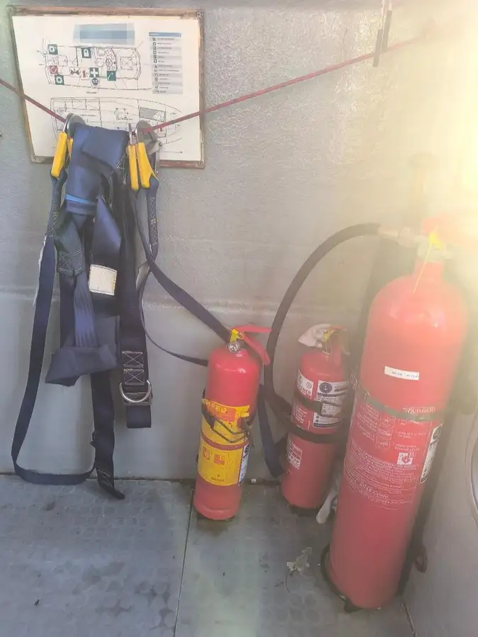 पायलट नाव बेचने के लिए