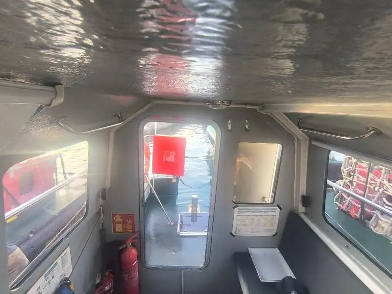 पायलट नाव बेचने के लिए