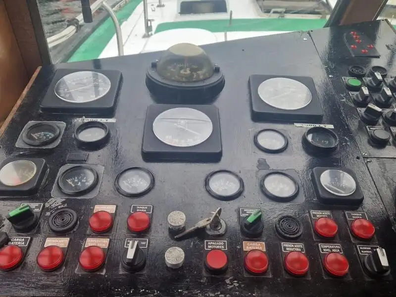 पायलट नाव बेचने के लिए