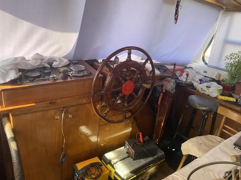 काम की नावें बेचने के लिए