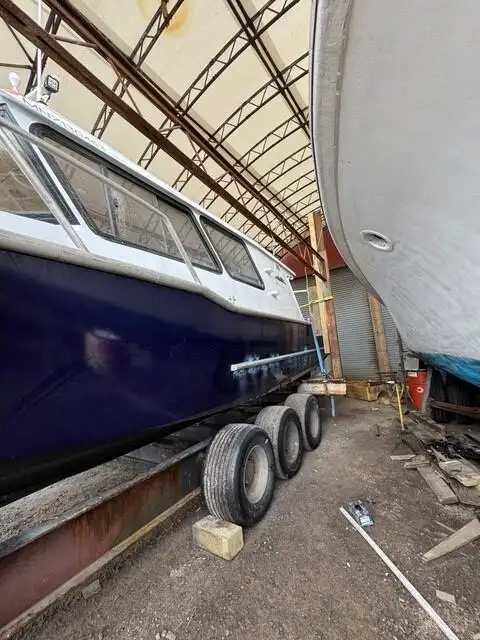 मत्स्य पालन ट्रॉलर बेचने के लिए