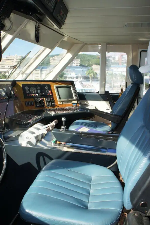 नौका पोत बेचने के लिए