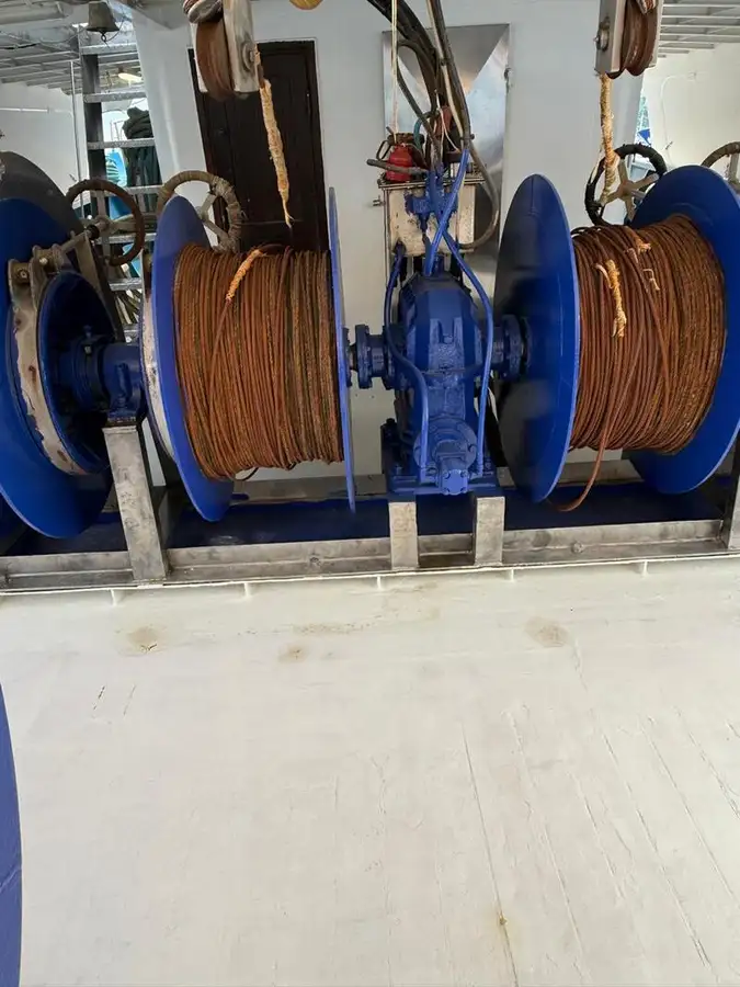 मत्स्य पालन ट्रॉलर बेचने के लिए