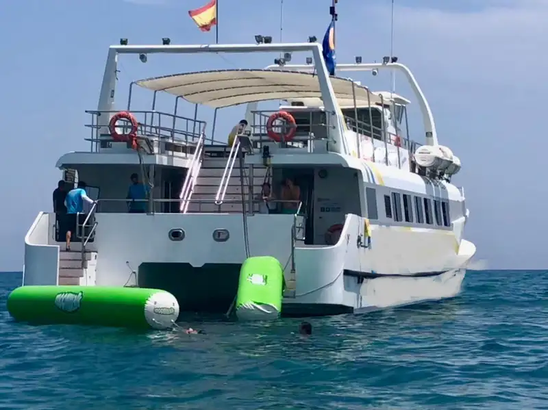 नौका पोत बेचने के लिए