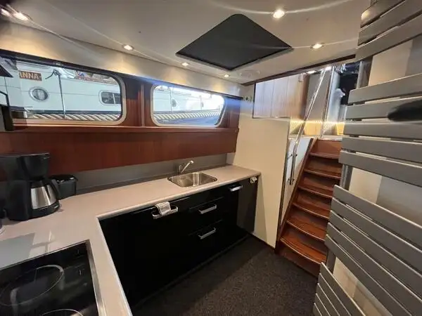 काम की नावें बेचने के लिए