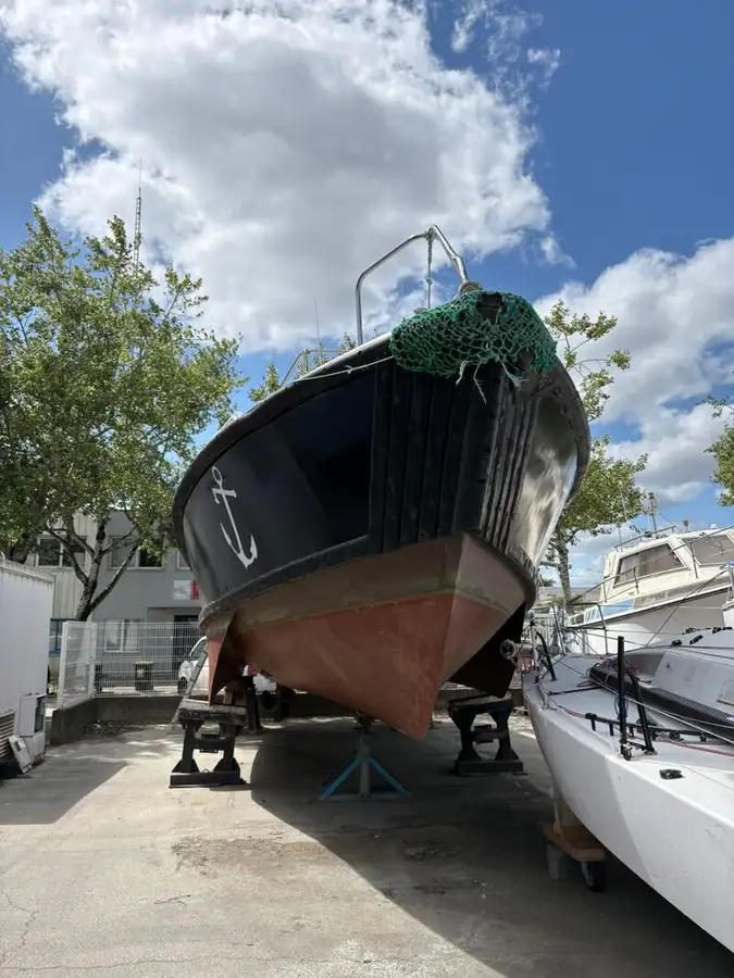 पायलट नाव बेचने के लिए