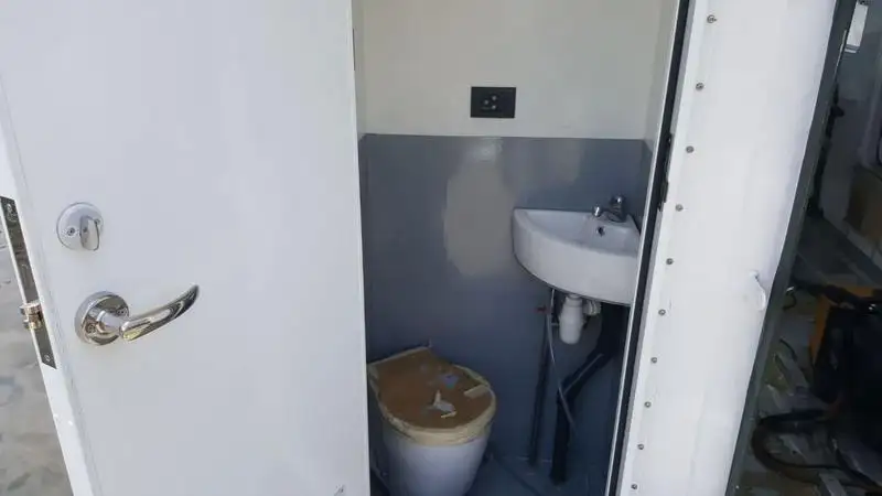 पायलट नाव बेचने के लिए