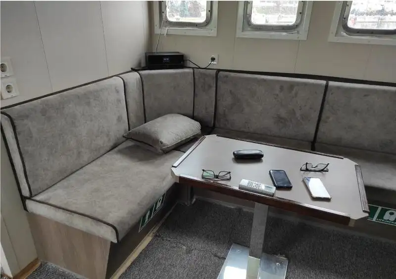 काम की नावें बेचने के लिए