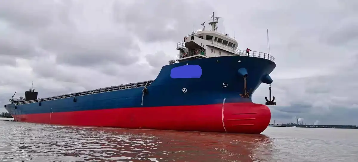 कंटेनर जहाज़ बेचने के लिए