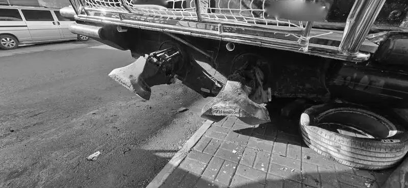 पायलट नाव बेचने के लिए