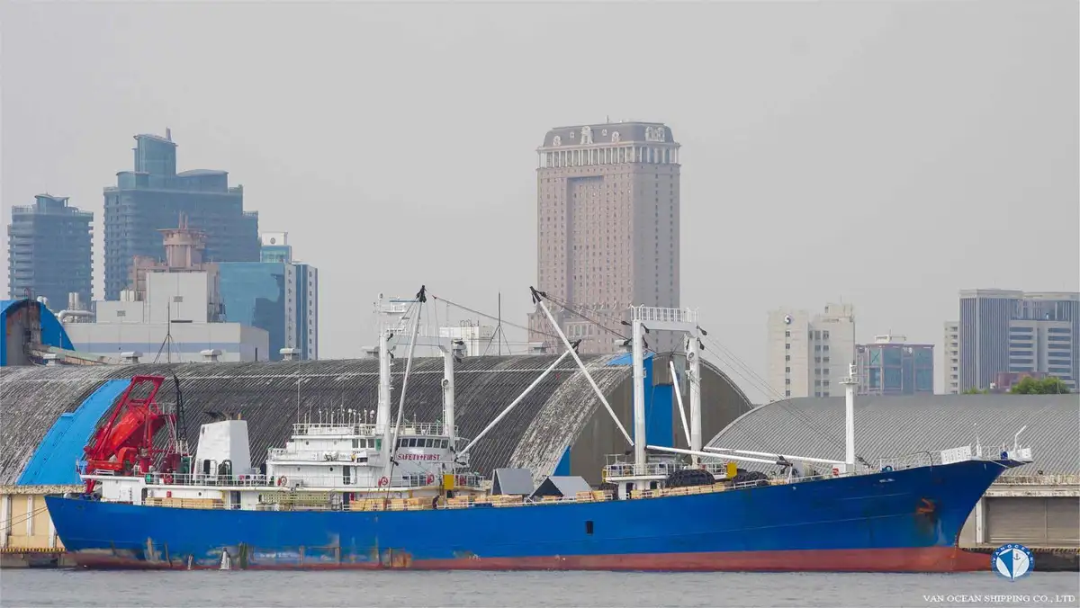 बादबानी जहाज बेचने के लिए