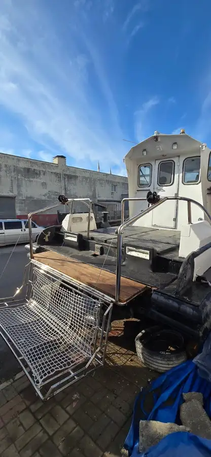 पायलट नाव बेचने के लिए