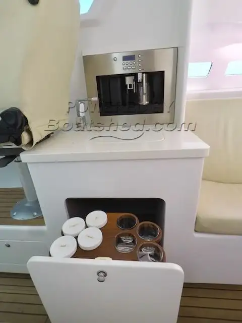 मोटर पोत बेचने के लिए