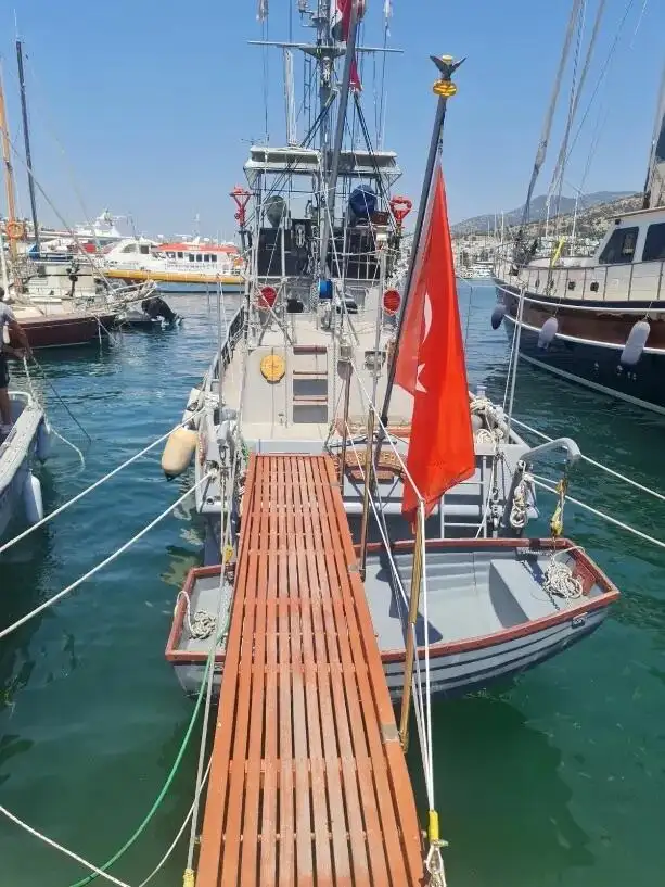 आग की नाव बेचने के लिए