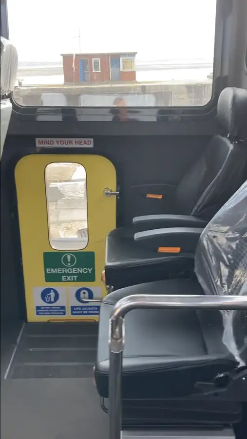 कंटेनर जहाज़ बेचने के लिए