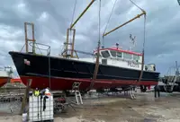 पायलट नाव बेचने के लिए