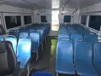 चालक दल की नाव बेचने के लिए