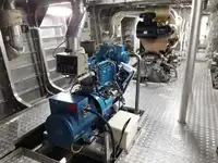 चालक दल की नाव बेचने के लिए