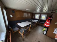 आपूर्ति जहाज बेचने के लिए