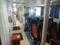 चालक दल की नाव बेचने के लिए