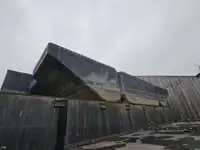 पीपे का पुल बेचने के लिए