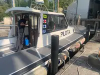 पायलट नाव बेचने के लिए