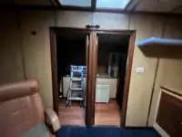 काम की नावें बेचने के लिए