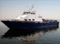 चालक दल की नाव बेचने के लिए
