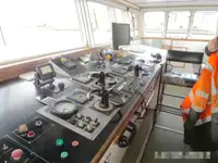 काम की नावें बेचने के लिए