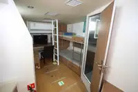 पायलट नाव बेचने के लिए