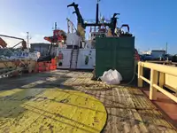 आपूर्ति जहाज बेचने के लिए