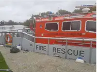 आग की नाव बेचने के लिए