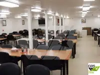 कंटेनर जहाज़ बेचने के लिए